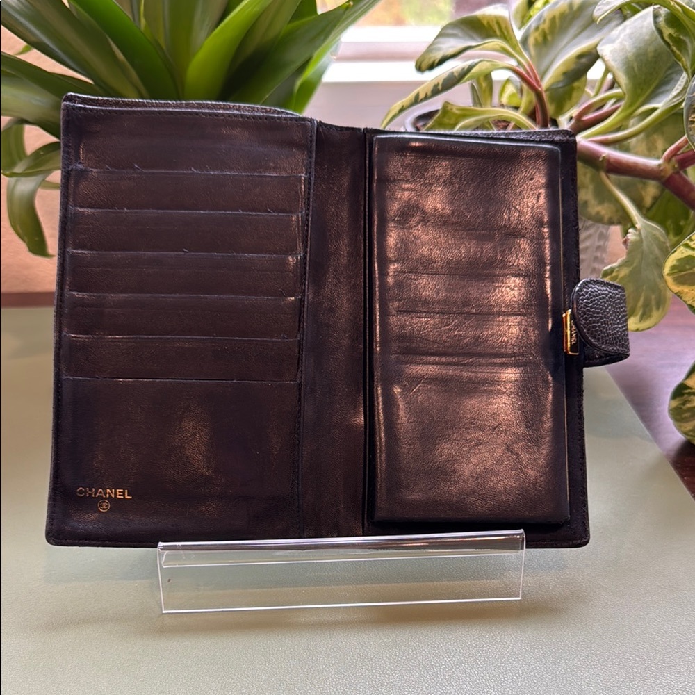 Chanel Black Card Holder Luxurious Accessory - Picture 3 of 10